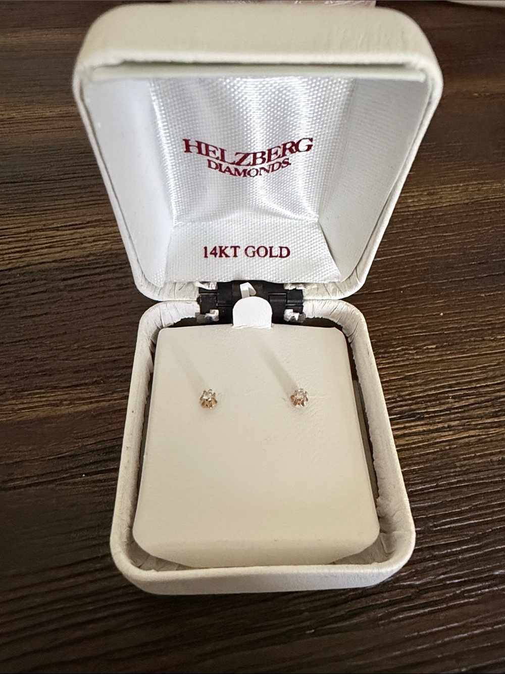 14kt Gold diamond stud earrings